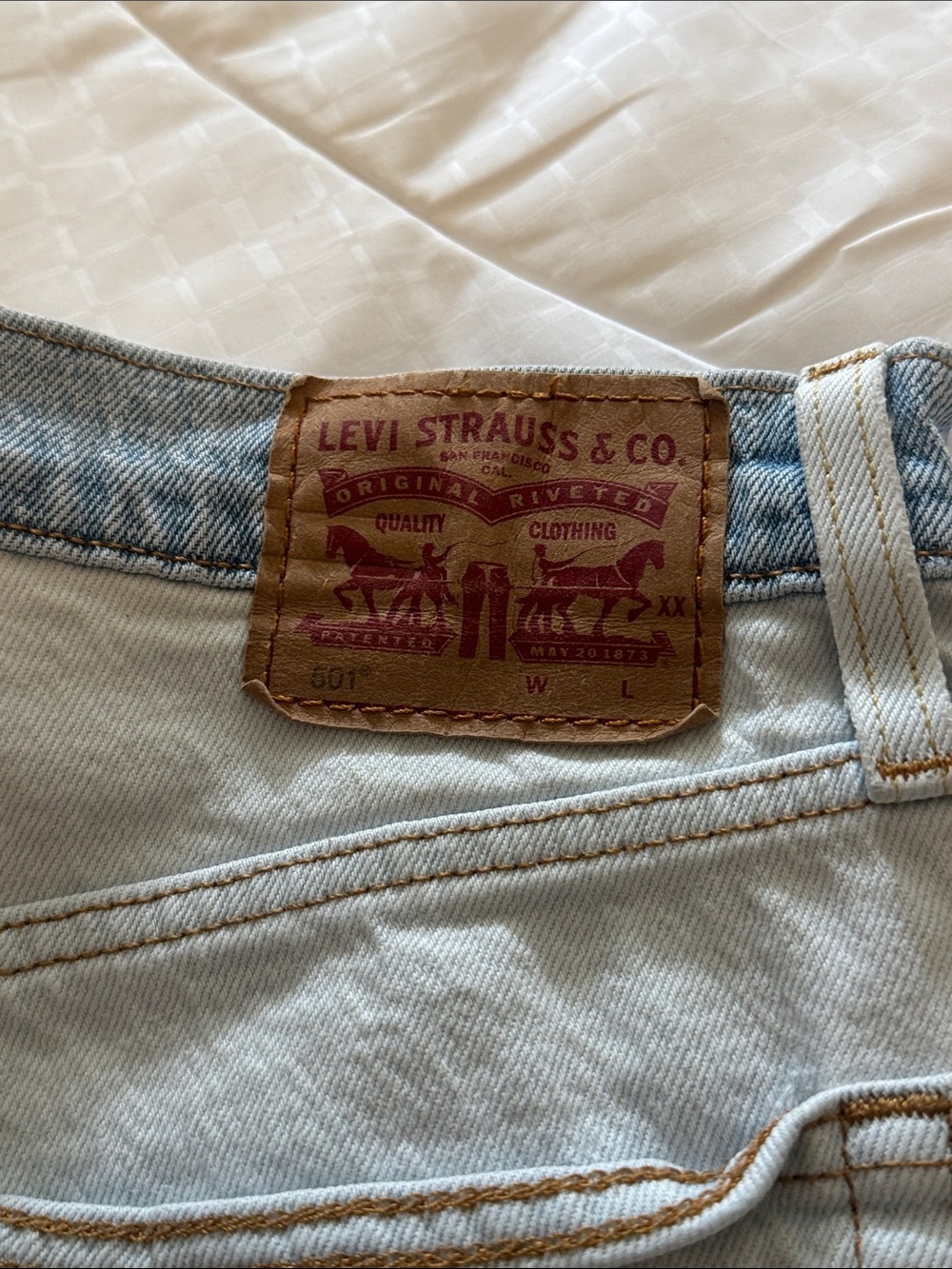 Levi's Two-Tone Denim Shorts in Light Blue and Off-White - Picture 2 of 7